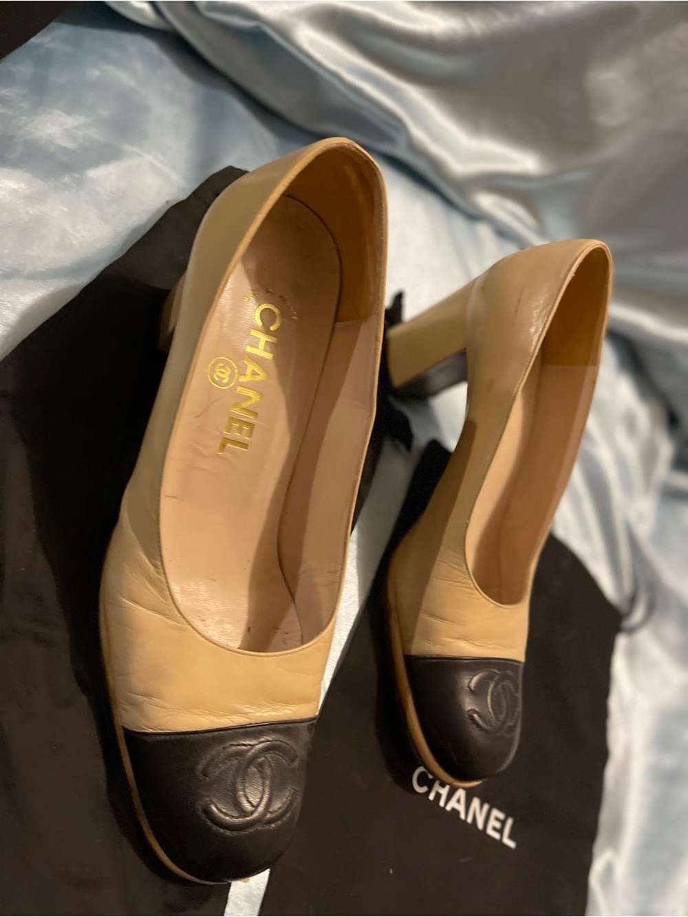 CHANEL Beige Leather Ballet Flats with Black Cap-Toe and CC Logo - Picture 4 of 11